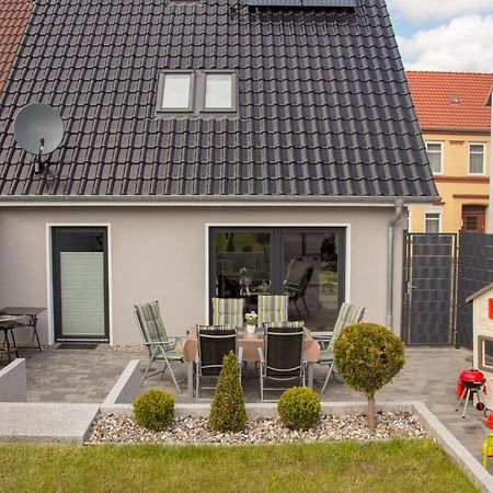 Familienfreundliches Ferienhaus In Kroepelin Exterior photo